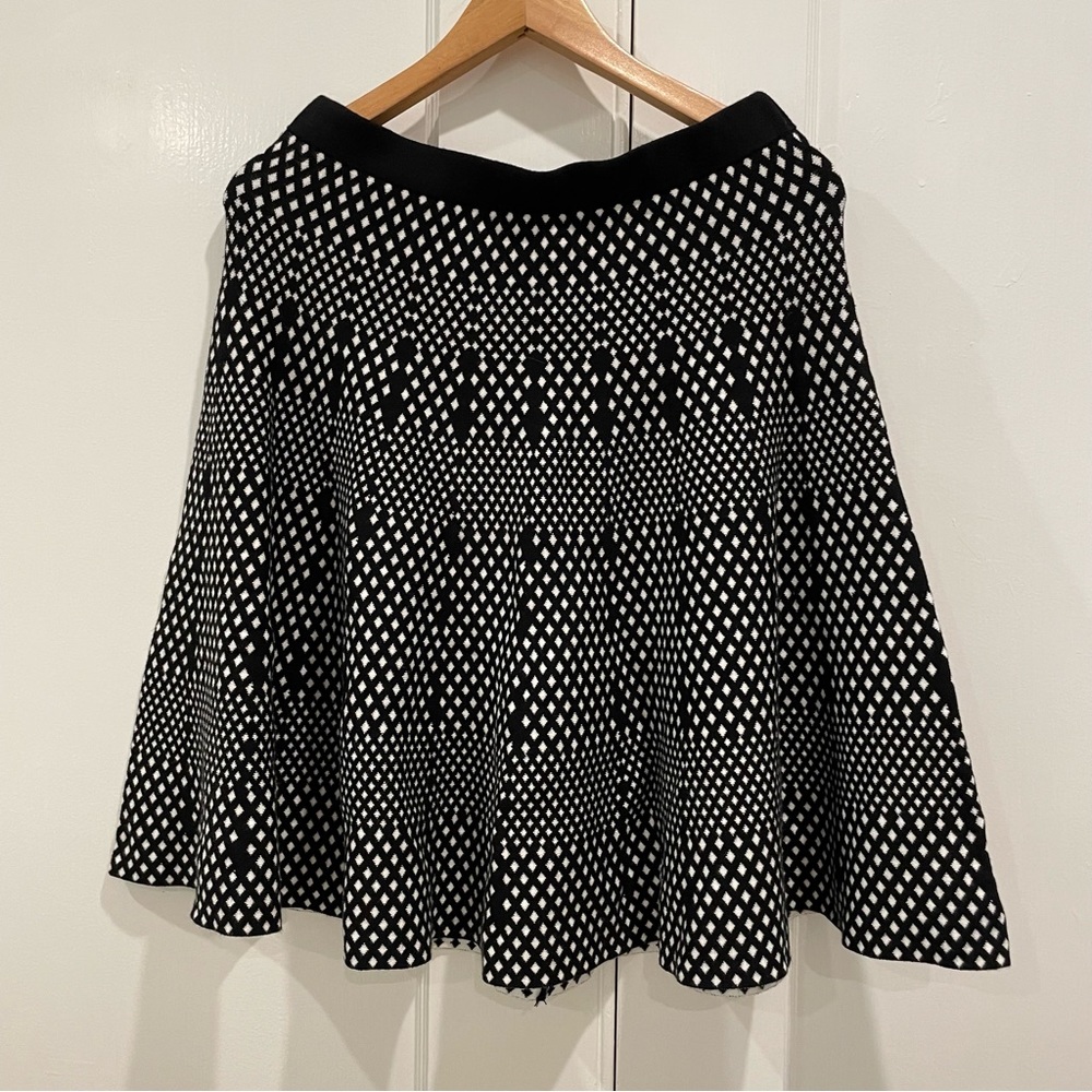 BLACK Label Sak’s Fifth Avenue black white patterned sweater skirt sz M med NWOT
